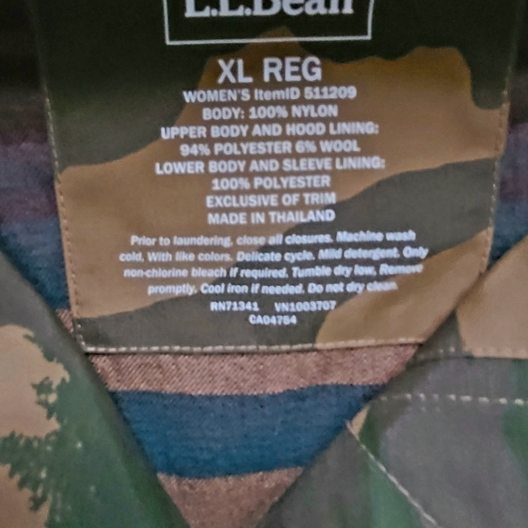L.L. Bean Women's Camouflage Hooded Jacket - Picture 8 of 8